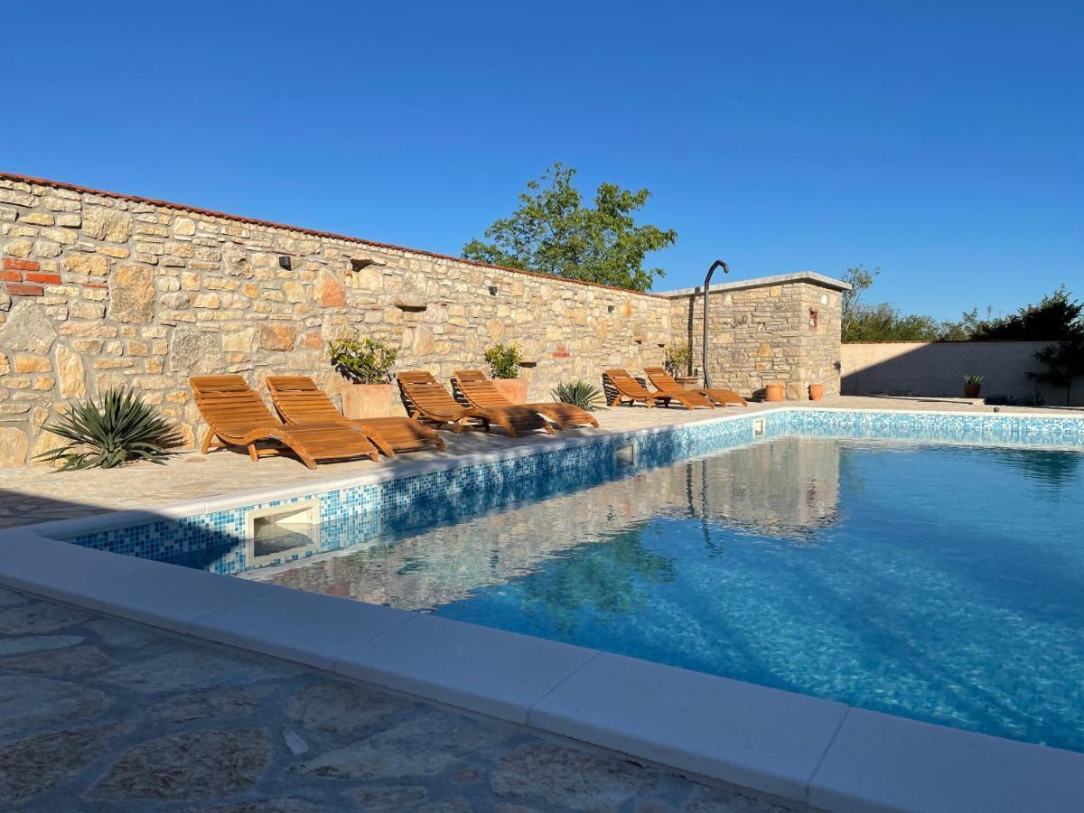 Villa Maslina Saric Devrske Exteriör bild